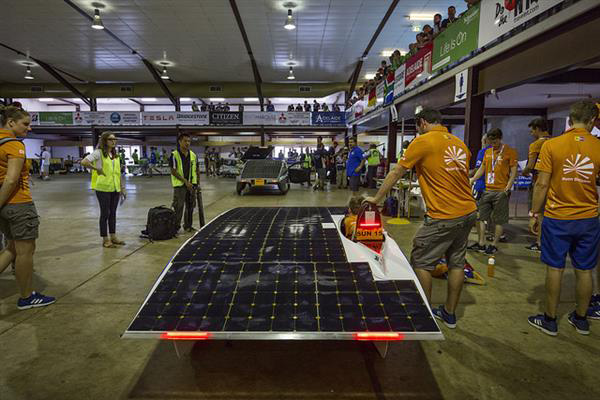 大學生用3D打印尾翼優化太陽能賽車空氣動力性能