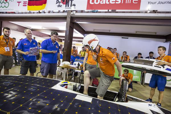 大學生用3D打印尾翼優化太陽能賽車空氣動力性能