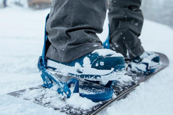 Burton滑雪板推出踏步綁定系統