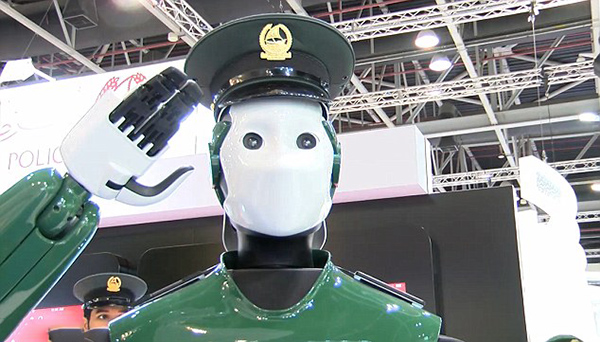 迪拜5月啟用機器人警察巡邏 機器戰警走入現實